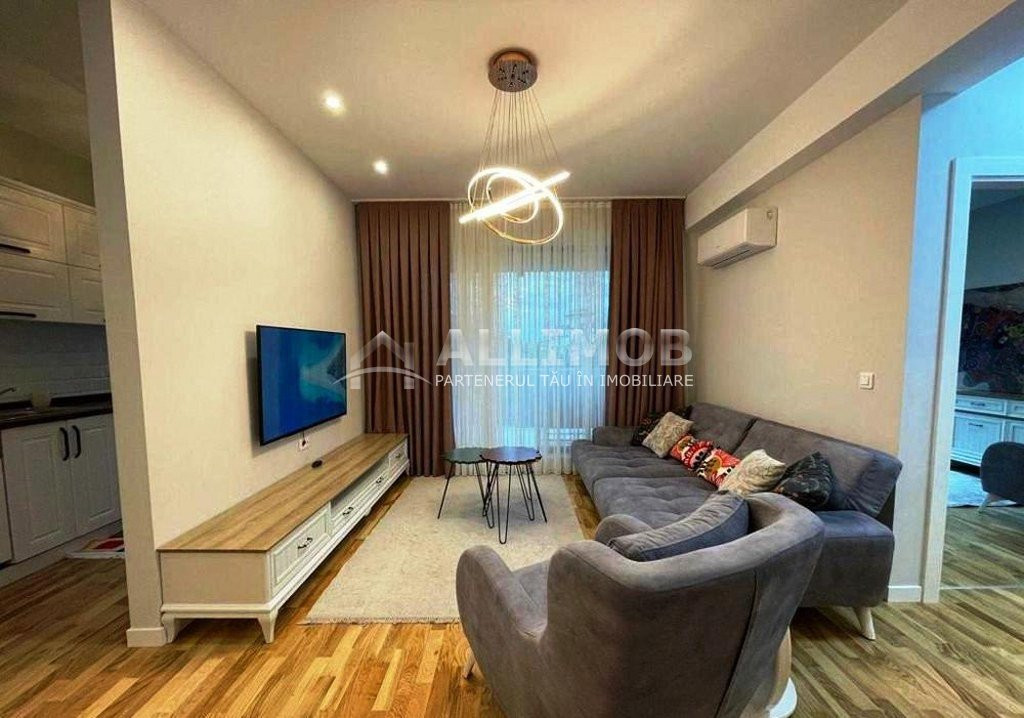 Apartament NOU 3 camere zona Damaroaia