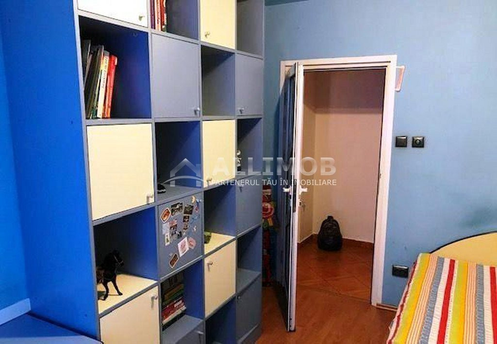 Apartament 3 camere zona Republicii