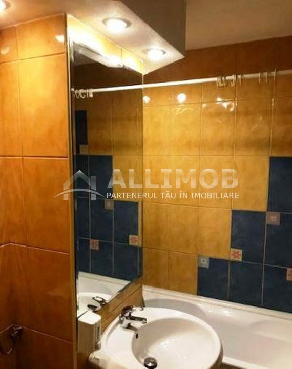 Apartament 3 camere zona Republicii