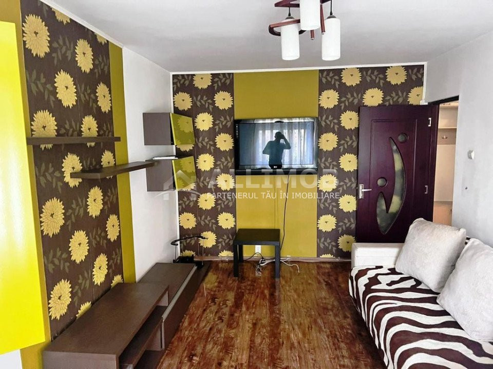 Apartament 3 camere zona 9 Mai