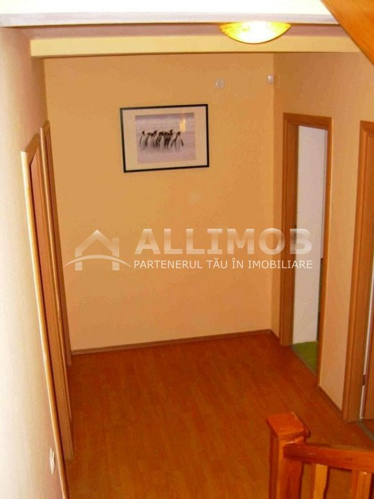 Vila in duplex, 5 camere, zona Nord, Spitalul Judetean