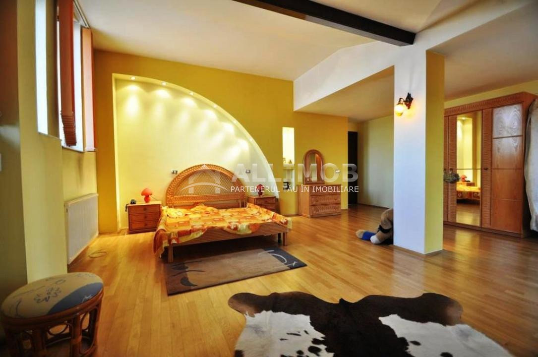 Casa cu 10 camere, 428 mp utili, garaj, zona Afi, Ploiesti