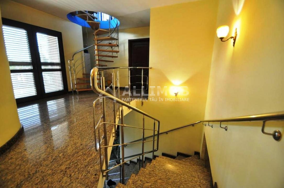 Casa cu 10 camere, 428 mp utili, garaj, zona Afi, Ploiesti