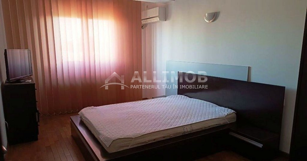 Apartament 3 camere zona Republicii