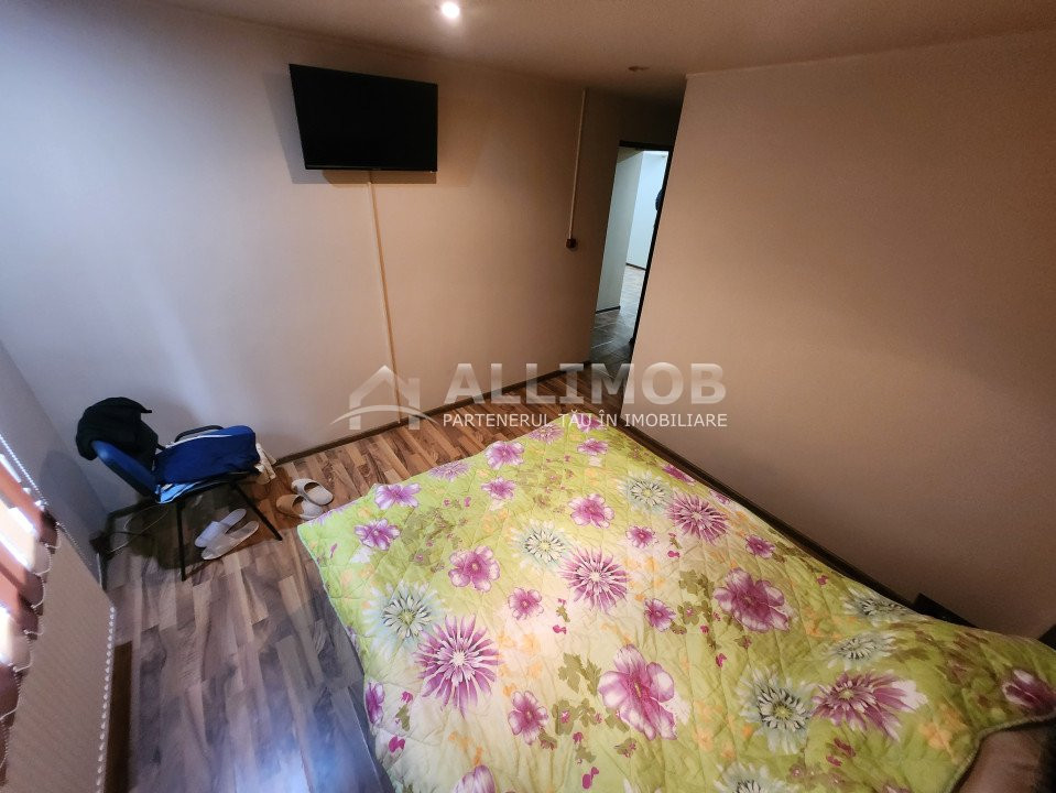 Apartament 4 camere, modificat in 3, ideal cabinet, zona 9 Mai, Ploiesti