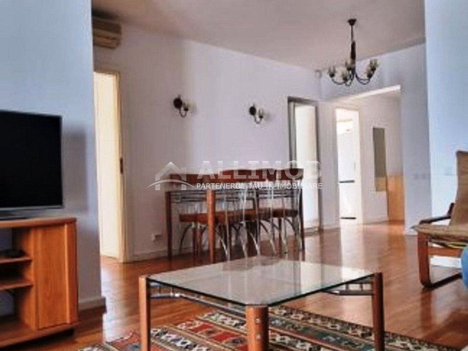 3-room apartment, Arc de Triumf area