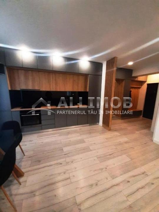 Apartament 3 camere zona 9 Mai