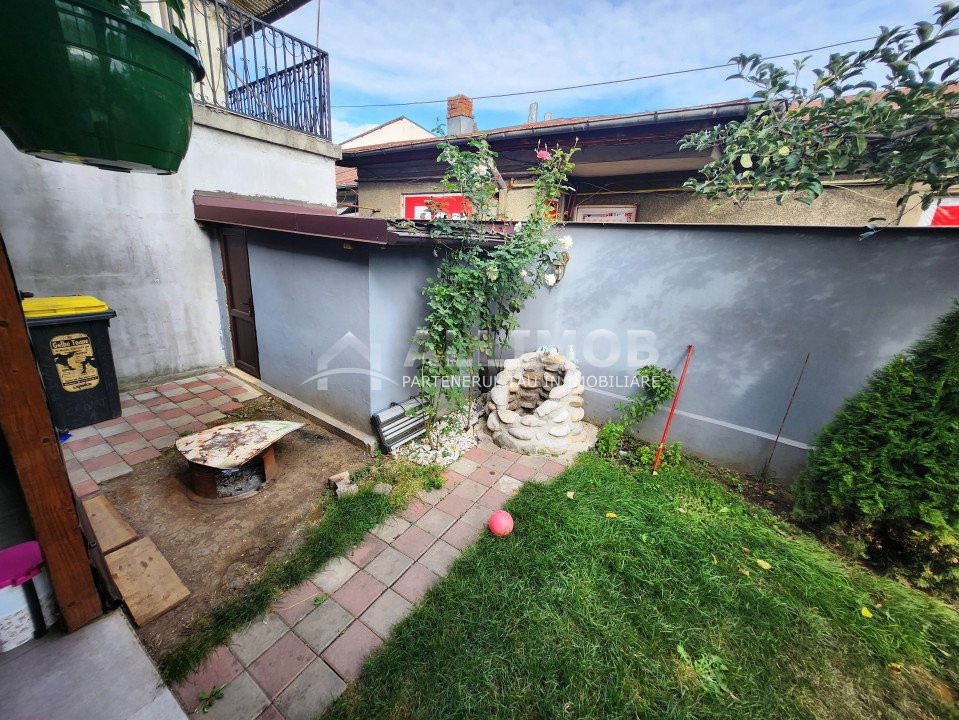 Vila cu 5 camere, zona Centrala, pivnita+parter+etaj+pod mansardat, Ploiesti