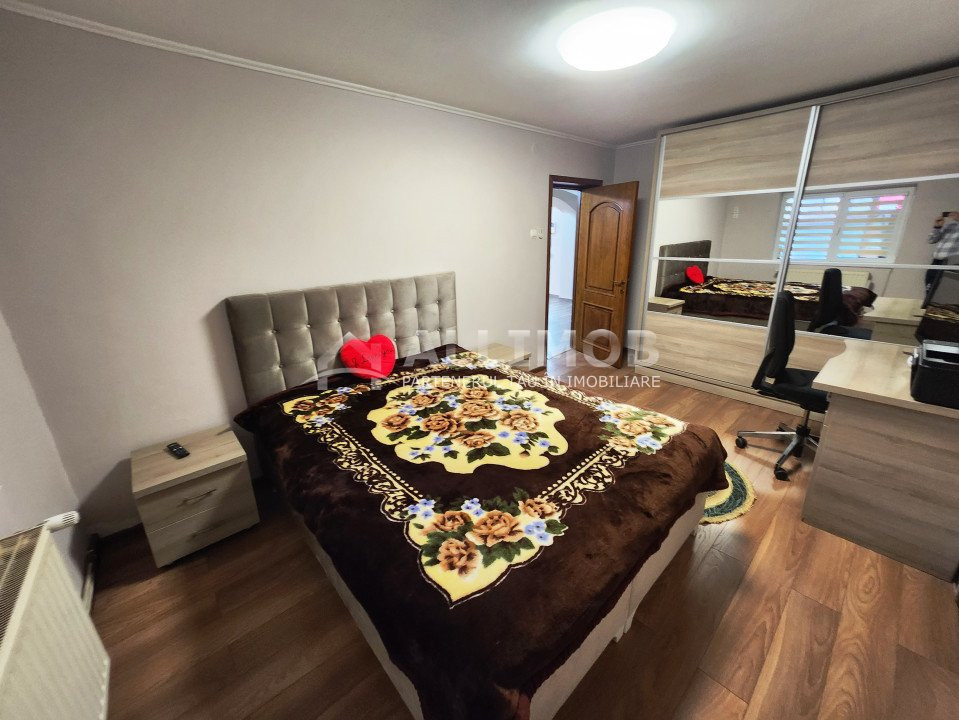 Vila cu 5 camere, zona Centrala, pivnita+parter+etaj+pod mansardat, Ploiesti