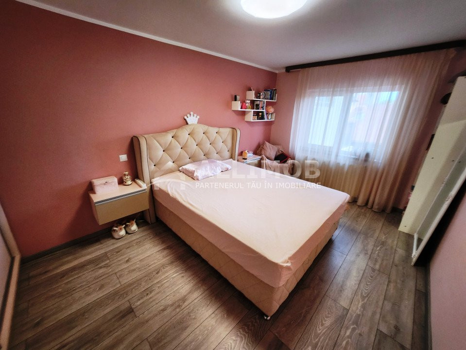 Vila cu 5 camere, zona Centrala, pivnita+parter+etaj+pod mansardat, Ploiesti