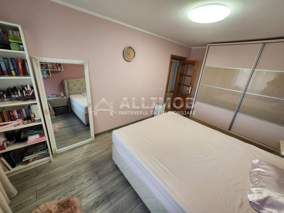 Vila cu 5 camere, zona Centrala, pivnita+parter+etaj+pod mansardat, Ploiesti