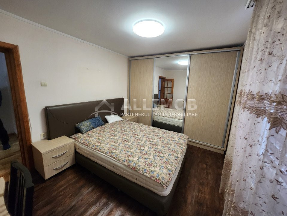 Vila cu 5 camere, zona Centrala, pivnita+parter+etaj+pod mansardat, Ploiesti