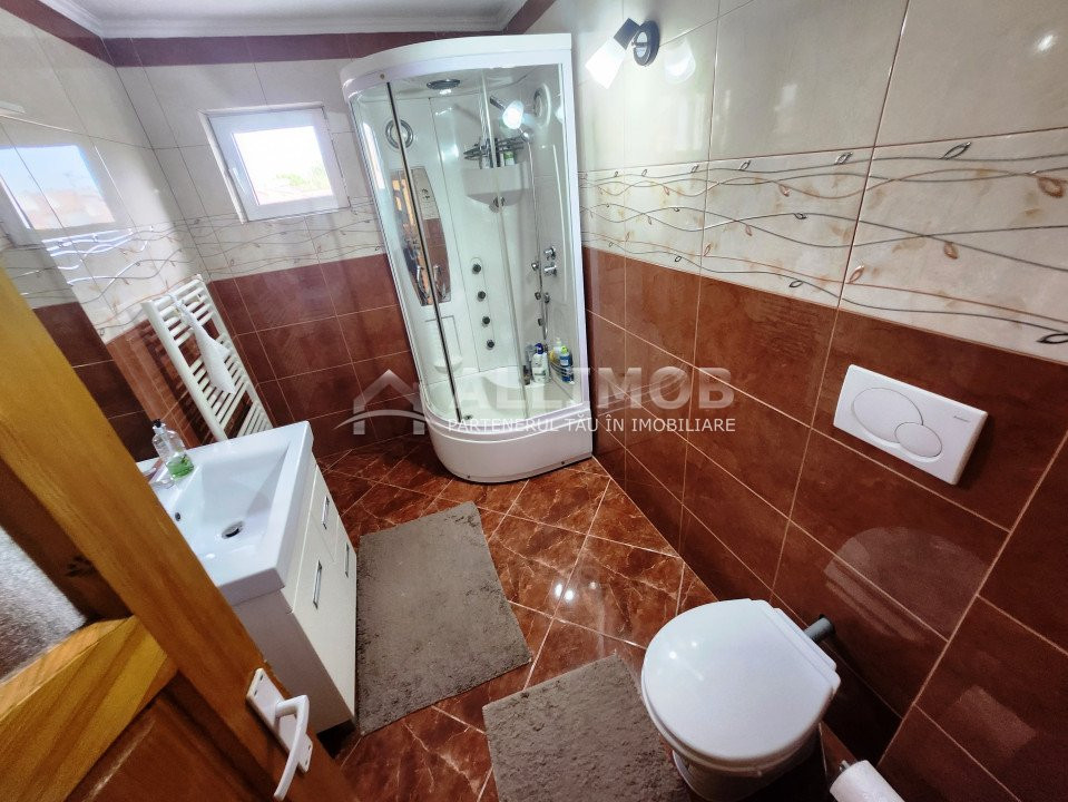 Vila cu 5 camere, zona Centrala, pivnita+parter+etaj+pod mansardat, Ploiesti