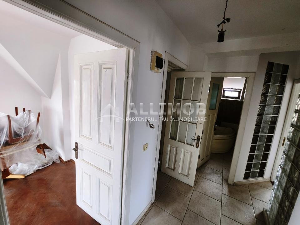 Vila S+P+1+M, curte libera, garaj,  Ultracentral, Ploiesti