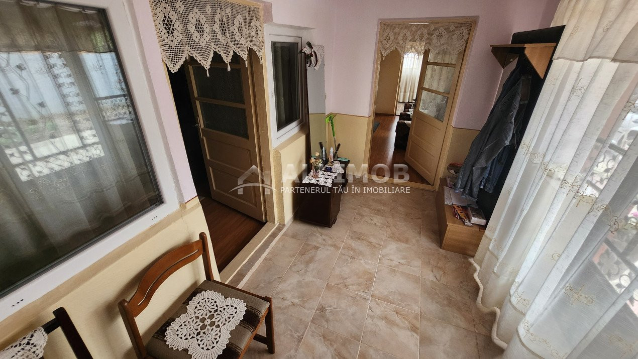 Casa 5 camere, zona Ultracentrală, Berceni, Prahova