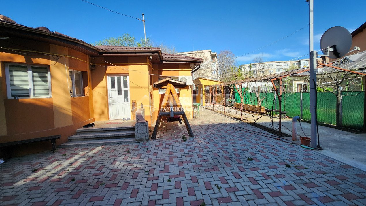 Casa cu 2 camere, 337 mp teren, front 15m, zona Cantacuzino, Ploiesti