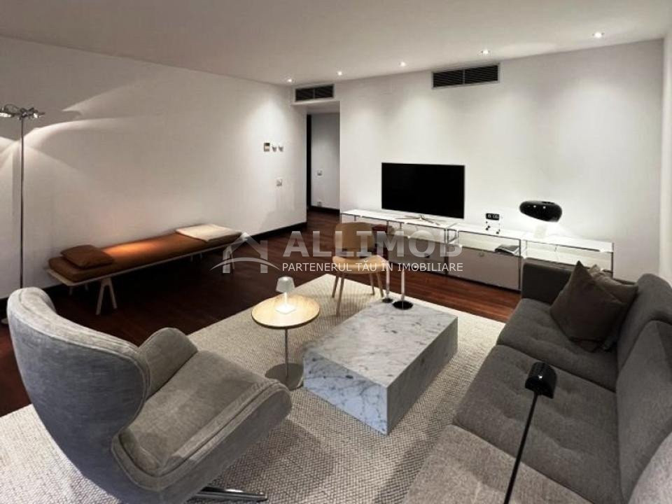 Apartament cu vedere spectaculoasa in zona Arcul de Triumf