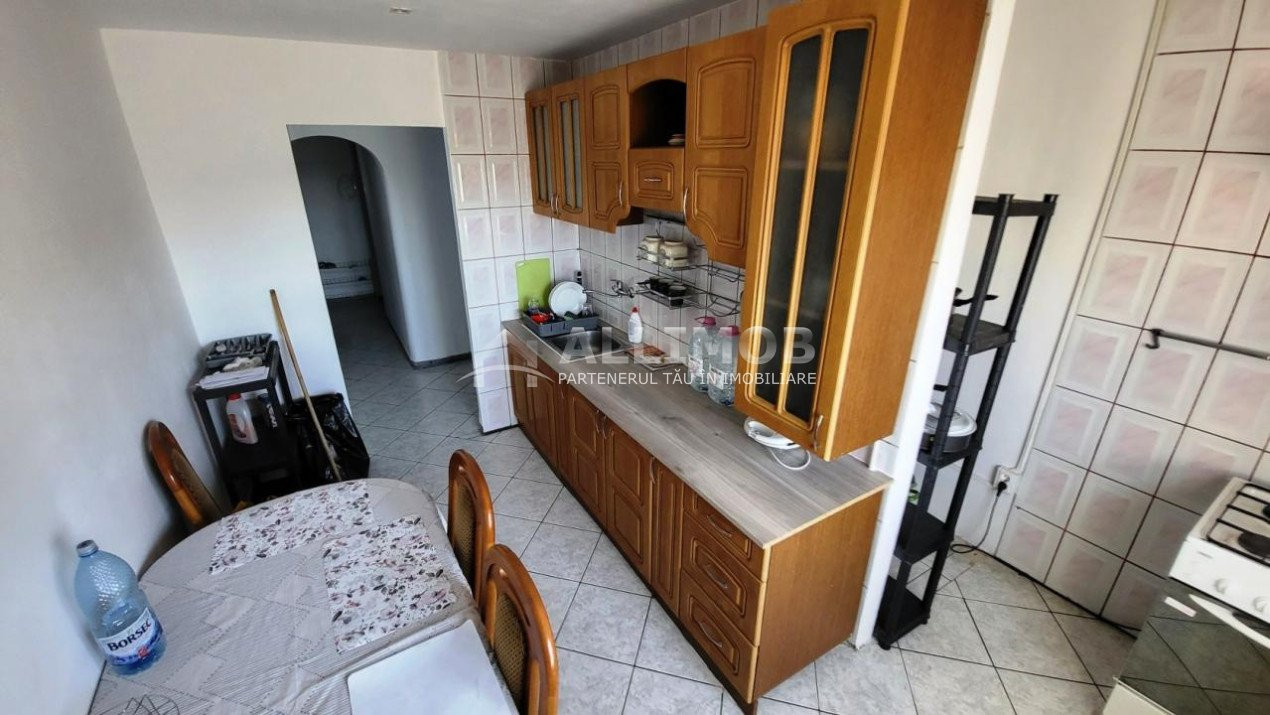 Apartament 3 camere mobilat si utilat, zona ultracentrala, Ploiesti