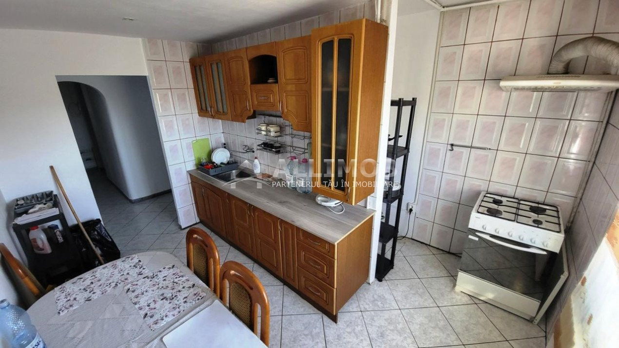 Apartament 3 camere mobilat si utilat, zona ultracentrala, Ploiesti