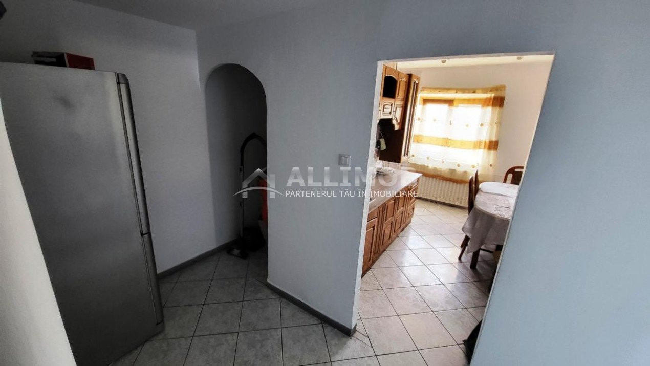 Apartament 3 camere mobilat si utilat, zona ultracentrala, Ploiesti