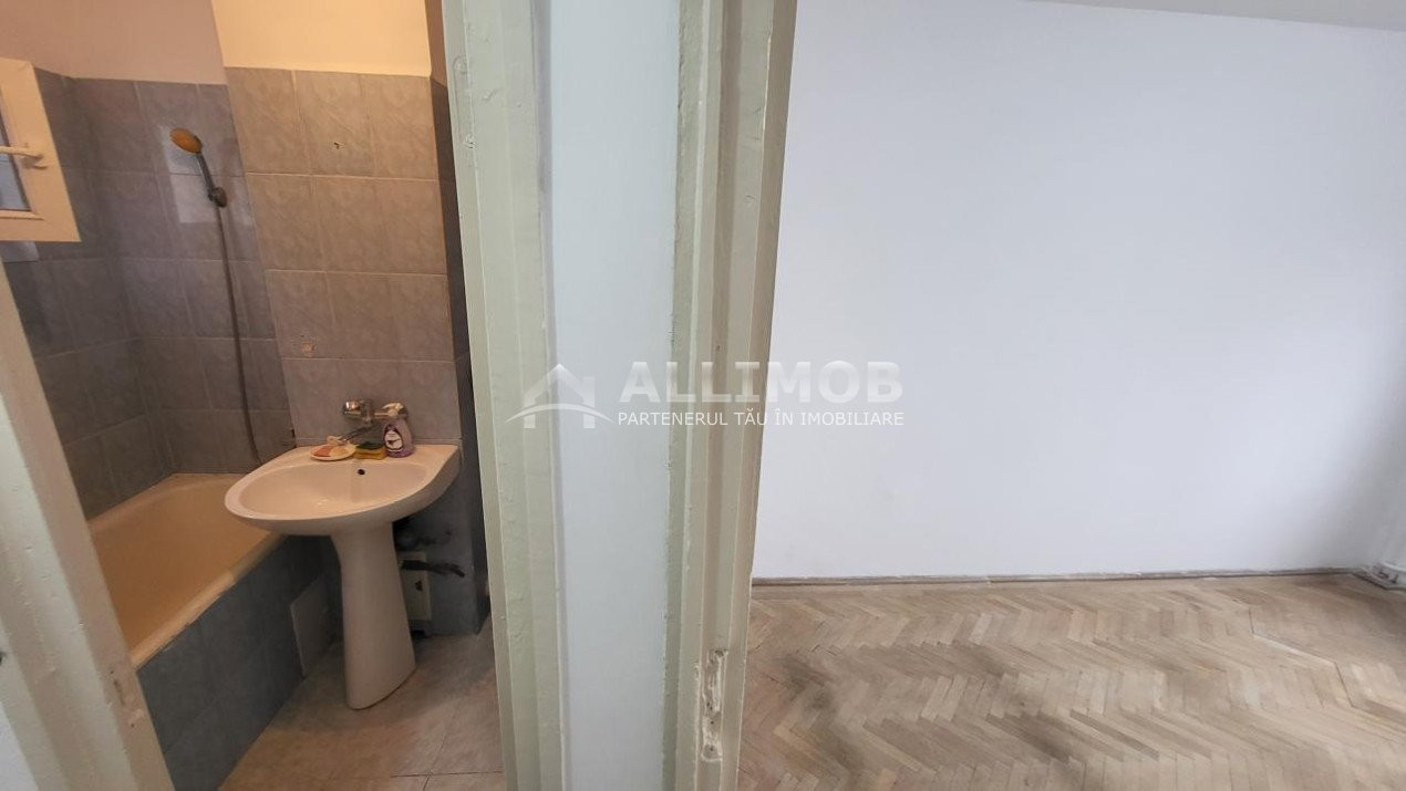 Apartament 3 camere, semidecomandat, zona Vest, Ploiesti