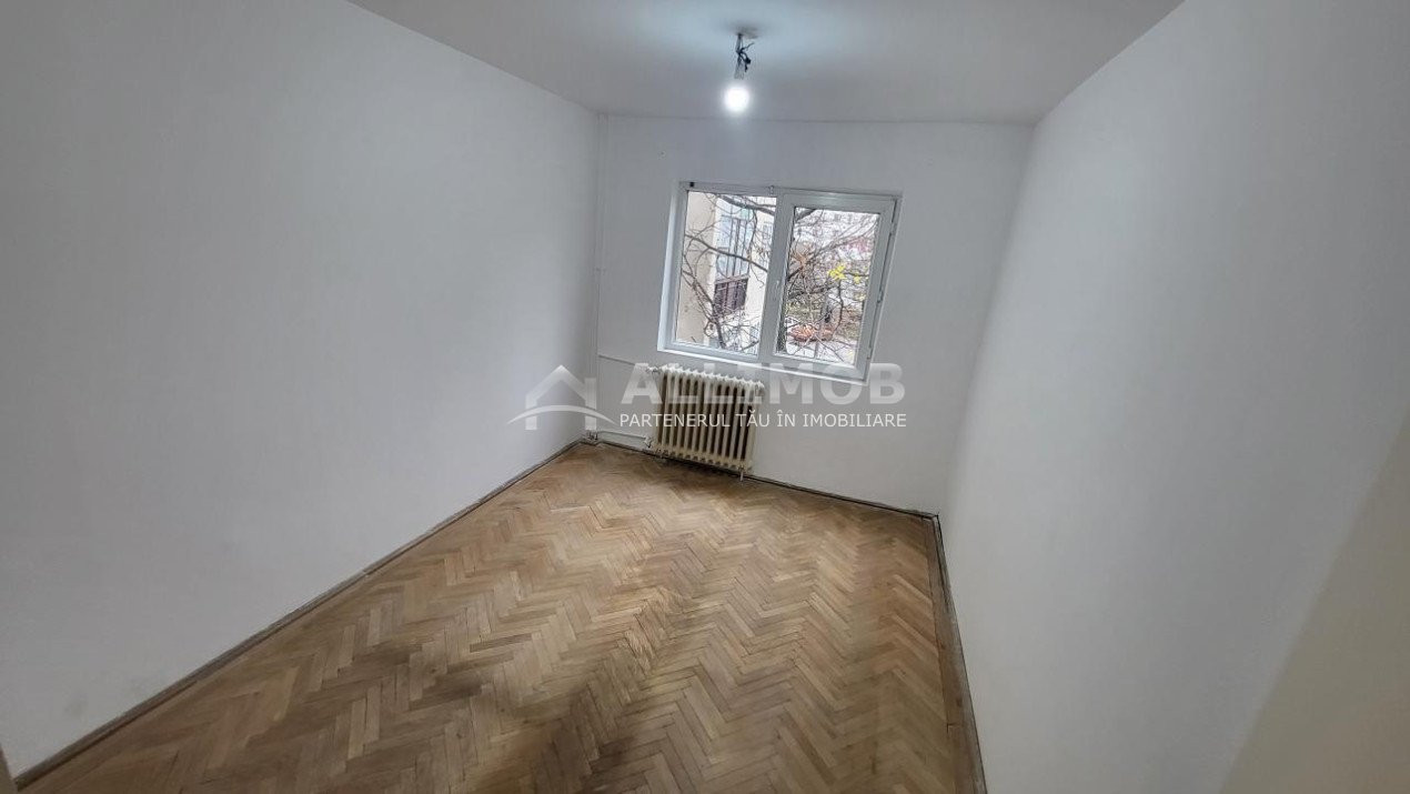 Apartament 3 camere, semidecomandat, zona Vest, Ploiesti