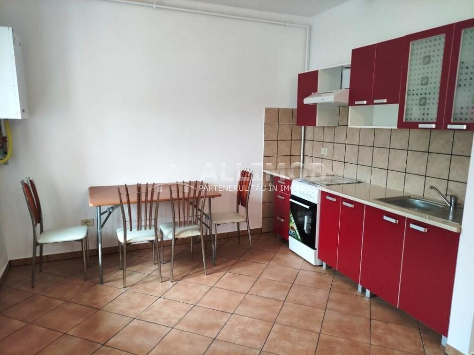 Apartament cu 3 camere in Ploiestiori.