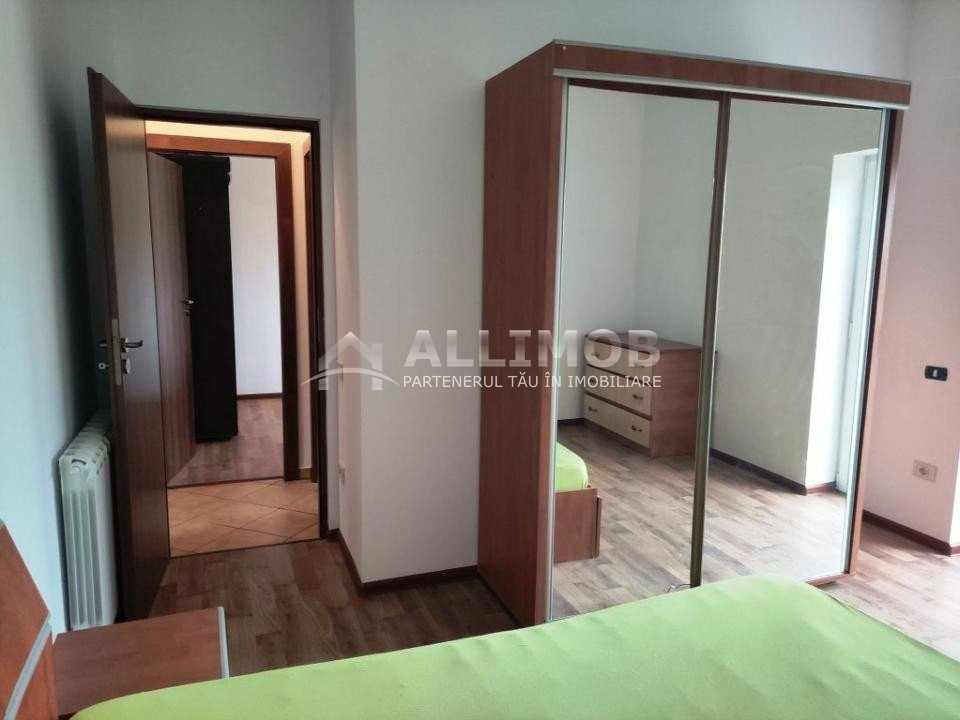 Apartament cu 3 camere in Ploiestiori.