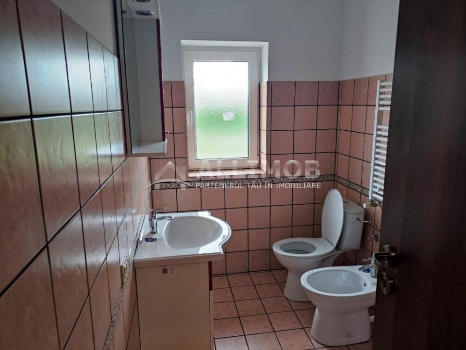 Apartament cu 3 camere in Ploiestiori.