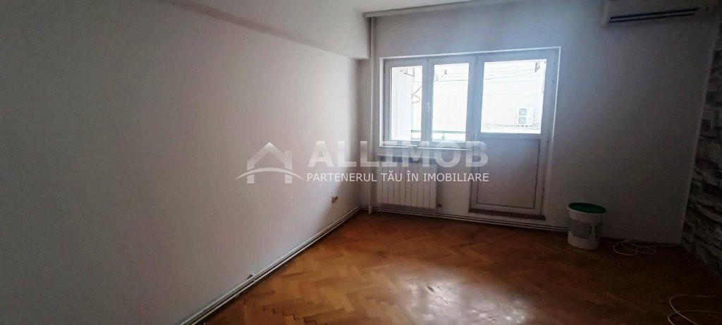 Apartament nemobilat 3 camere, zona ultracentrala