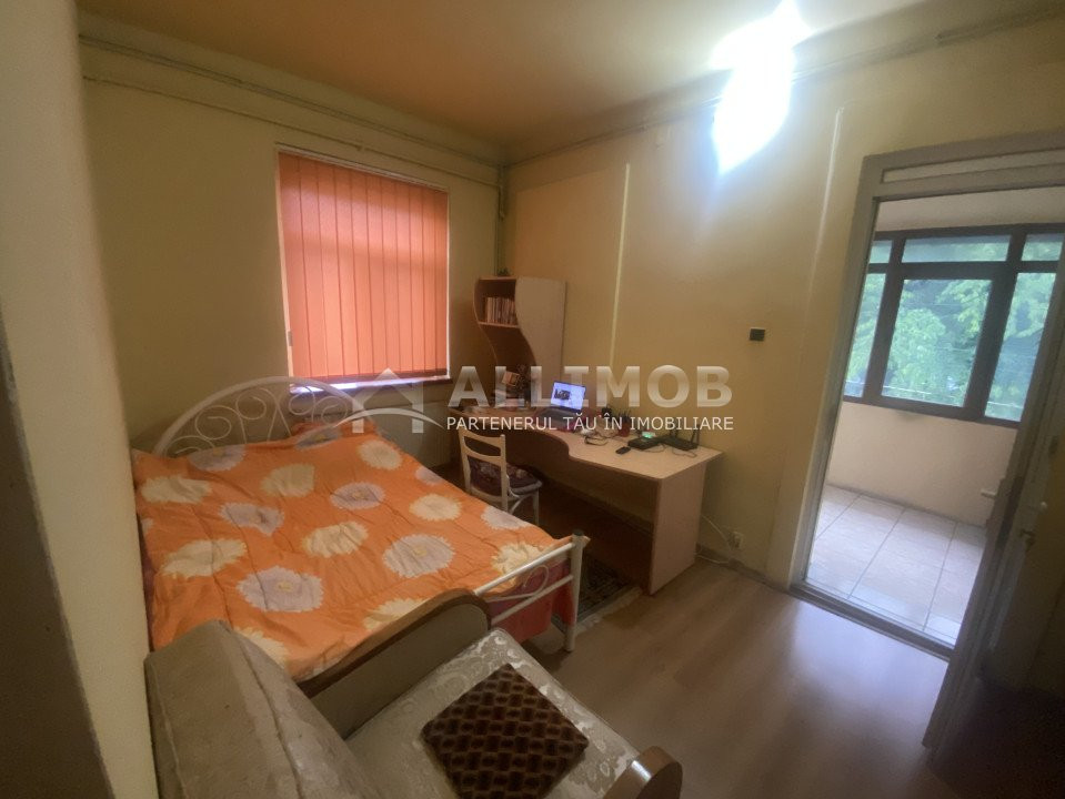 Apartament in vila zona Bulevardul Castanilor, suprafata utila 102 mp, 4 camere.