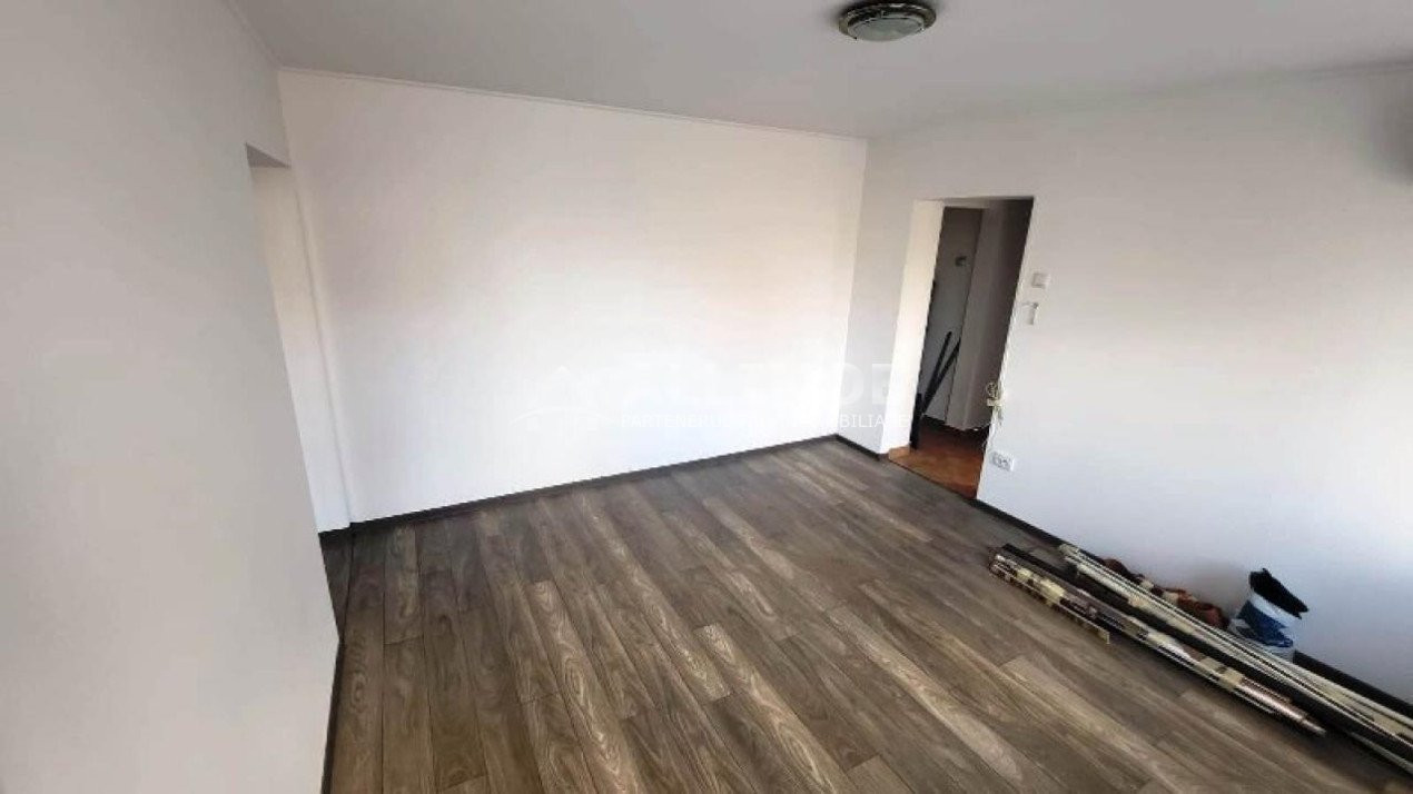 Apartament 2 camere nemobilat zona Piata Victoriei