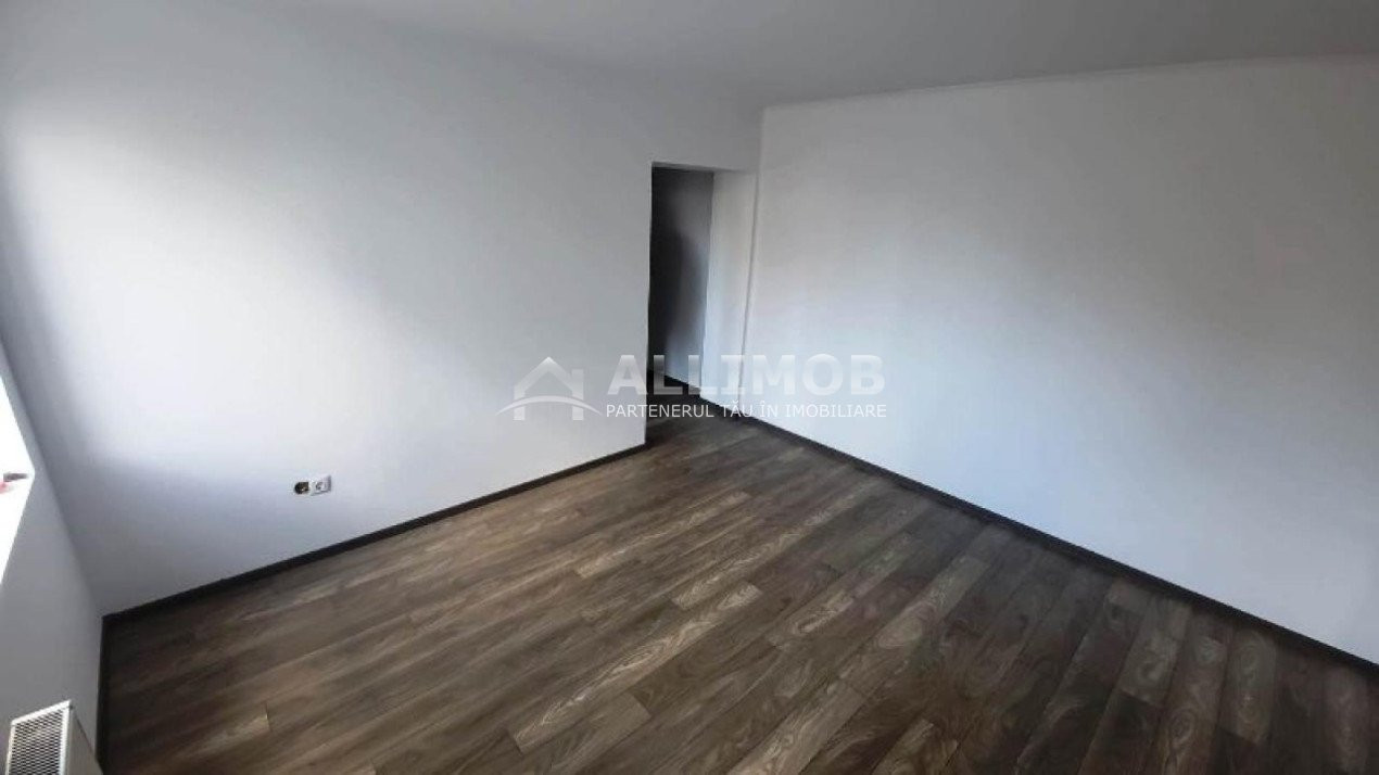 Apartament 2 camere nemobilat zona Piata Victoriei