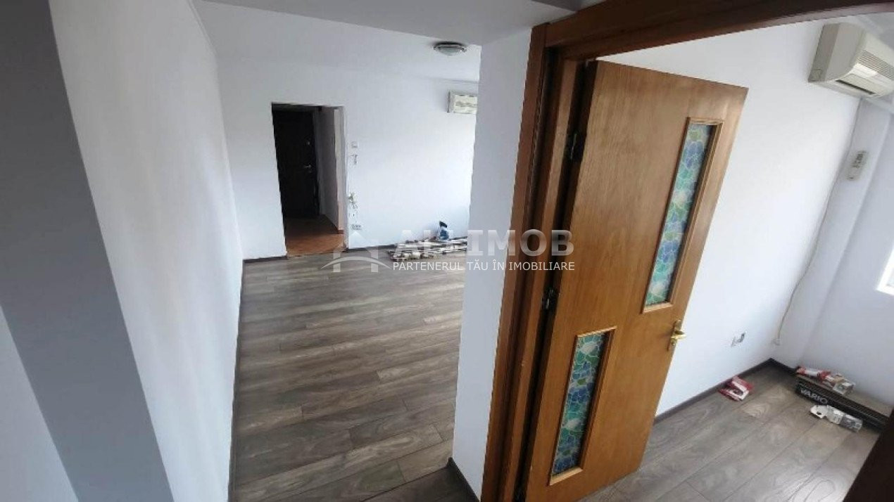 Apartament 2 camere nemobilat zona Piata Victoriei