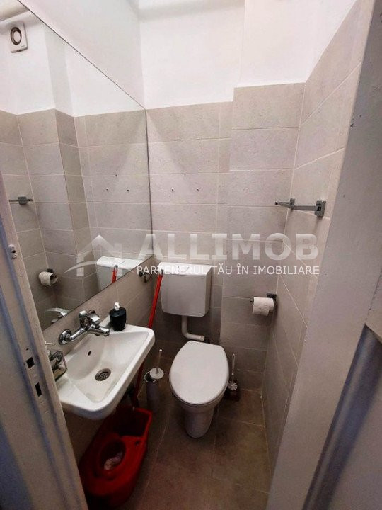 Apartament parter, 2 camere in casa la curte