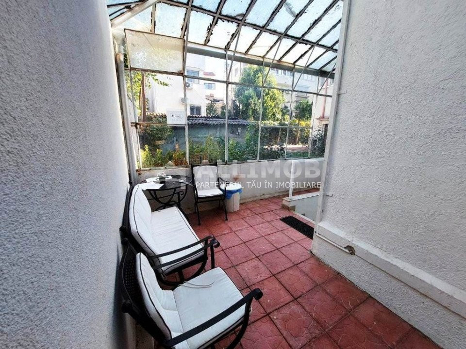 Apartament parter, 2 camere in casa la curte