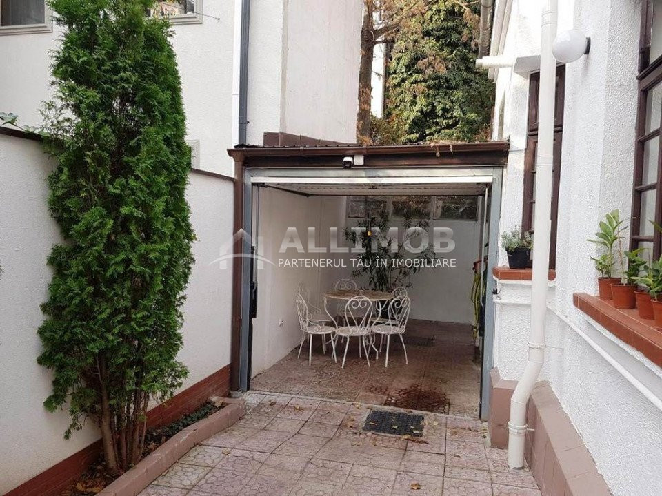 Apartament parter, 2 camere in casa la curte