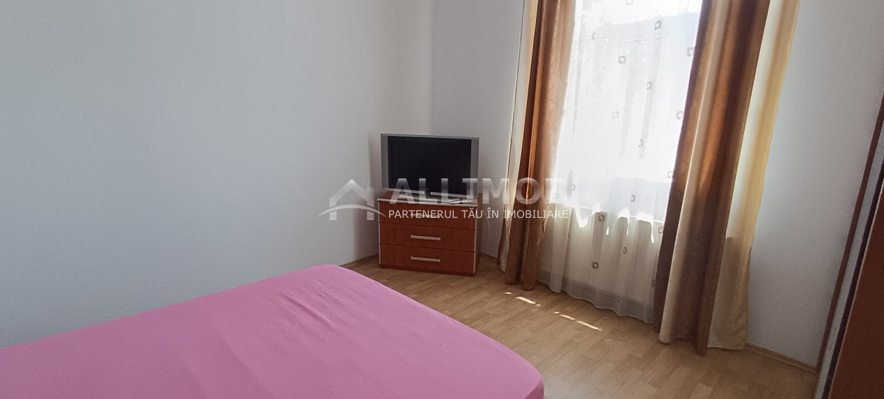 Apartament 3 camere ,  in Ploiesti, zona centrala .