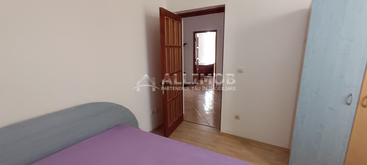 Apartament 3 camere ,  in Ploiesti, zona centrala .