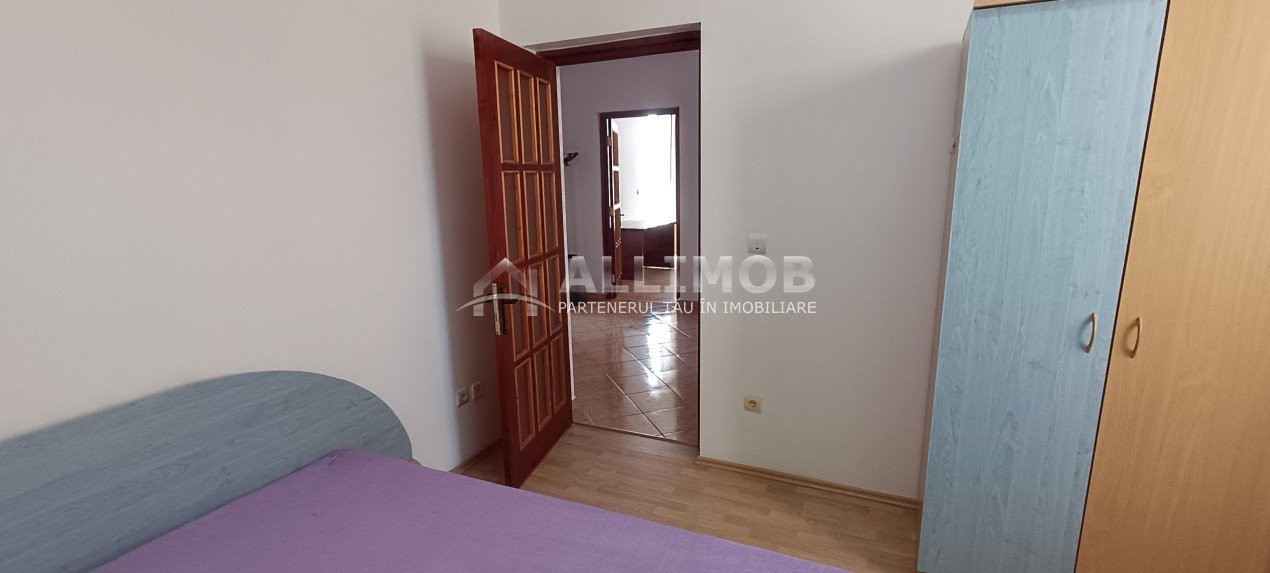 Apartament 3 camere ,  in Ploiesti, zona centrala .