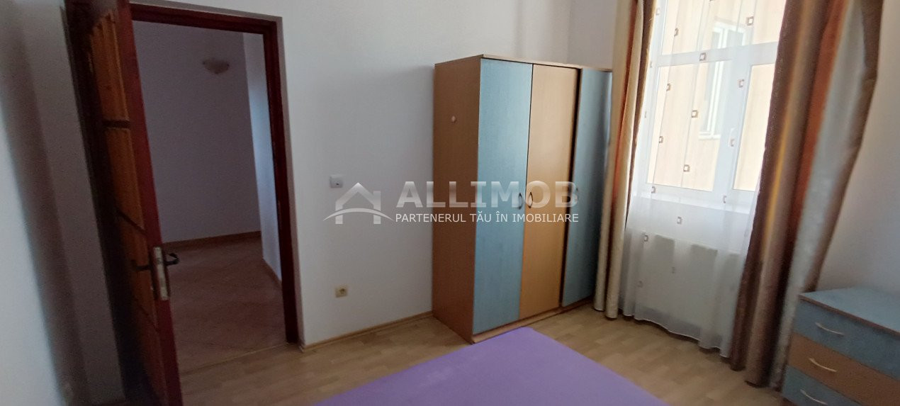 Apartament 3 camere ,  in Ploiesti, zona centrala .