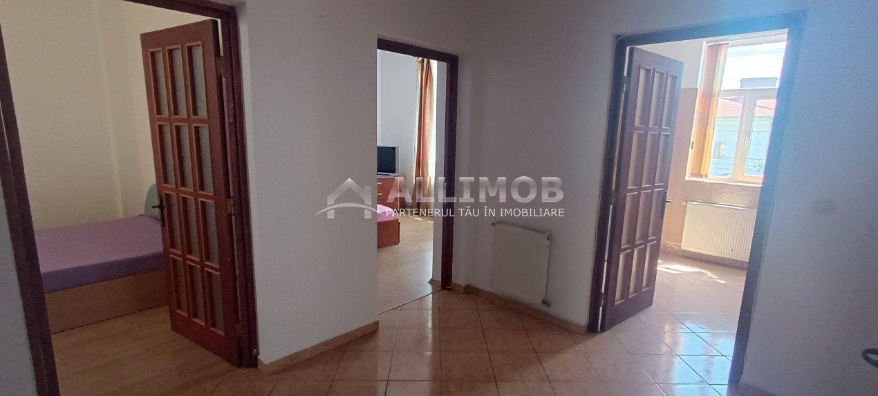 Apartament 3 camere ,  in Ploiesti, zona centrala .