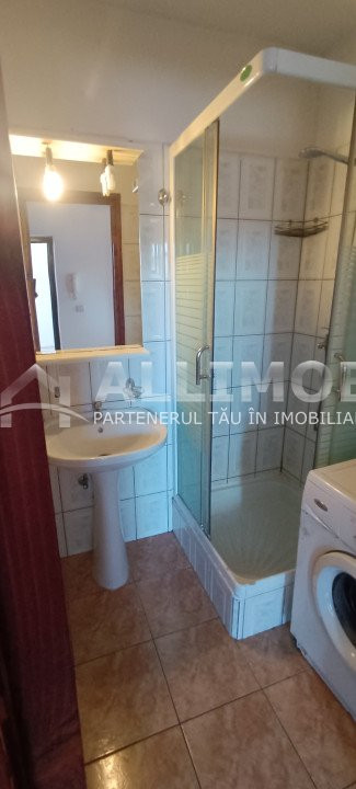 Apartament 3 camere ,  in Ploiesti, zona centrala .