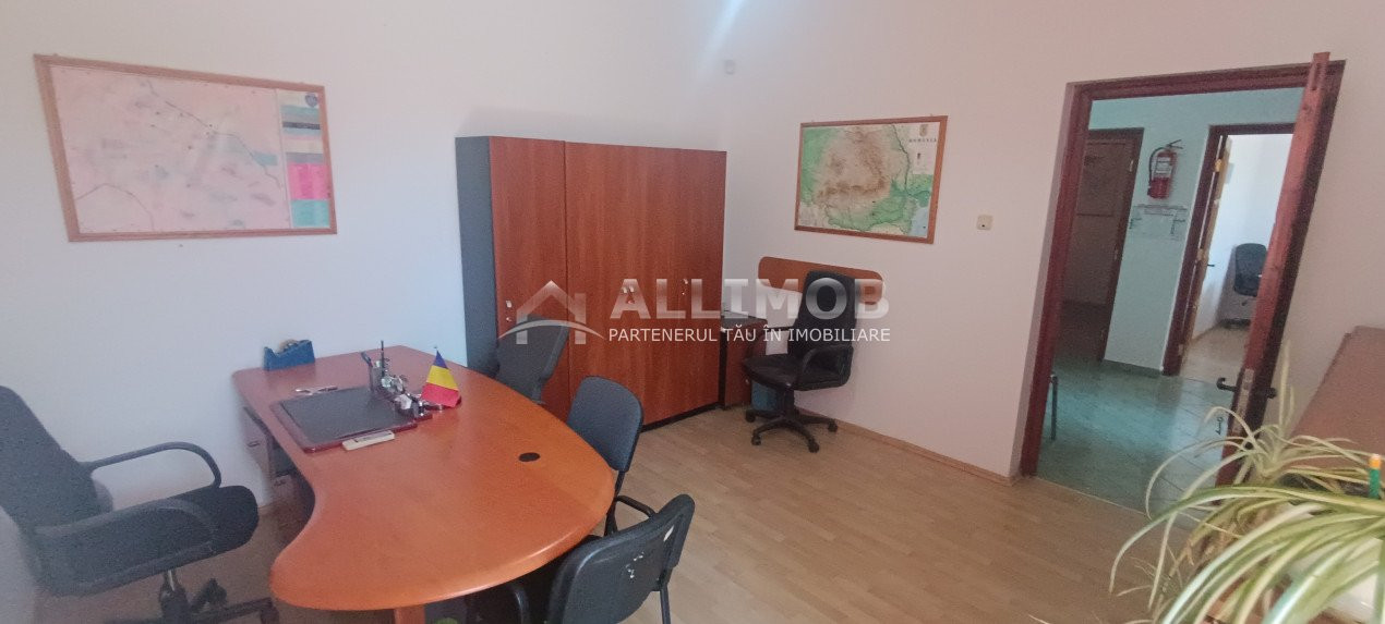 Cladire  P+1 , 8 camere in Ploiesti, zona Centrala, pretabil  cabinete, saloane,