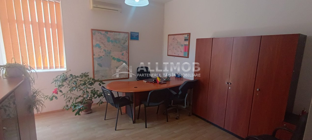 Cladire  P+1 , 8 camere in Ploiesti, zona Centrala, pretabil  cabinete, saloane,