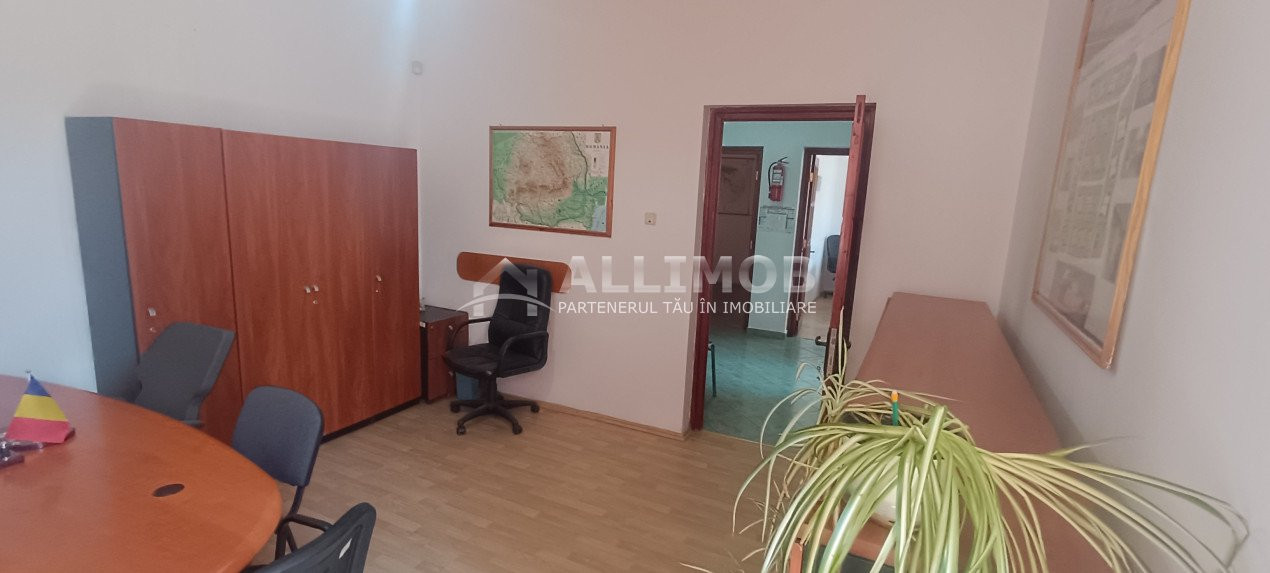 Cladire  P+1 , 8 camere in Ploiesti, zona Centrala, pretabil  cabinete, saloane,