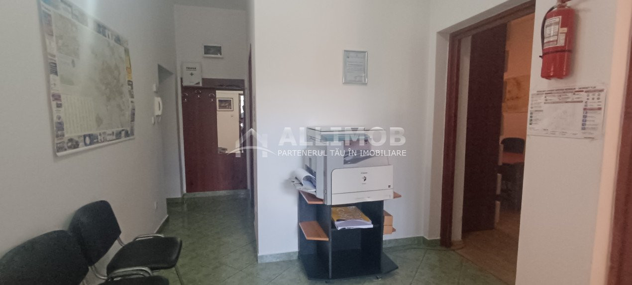 Cladire  P+1 , 8 camere in Ploiesti, zona Centrala, pretabil  cabinete, saloane,