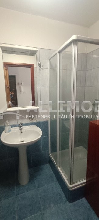 Cladire  P+1 , 8 camere in Ploiesti, zona Centrala, pretabil  cabinete, saloane,