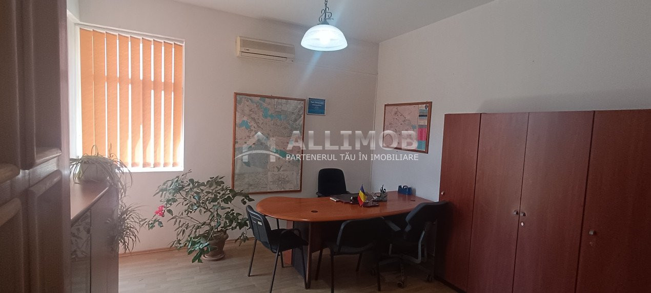 Cladire  P+1 , 8 camere in Ploiesti, zona Centrala, pretabil  cabinete, saloane,