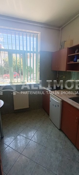 Cladire  P+1 , 8 camere in Ploiesti, zona Centrala, pretabil  cabinete, saloane,